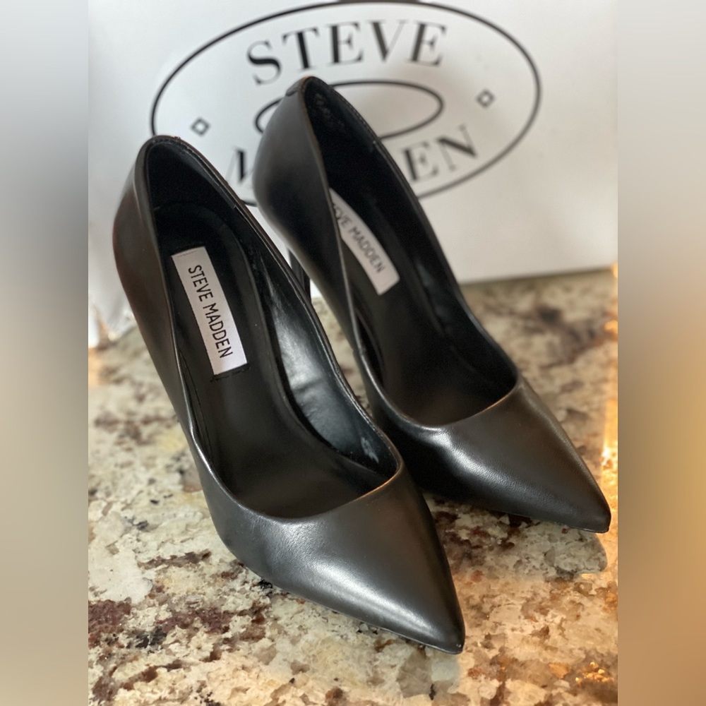 Steve Madden Daisie Style black pumps size 5.5